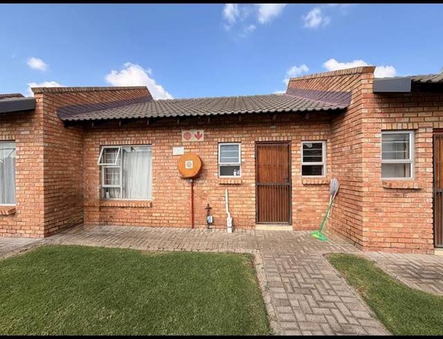 2 BEDROOM TOWNHOUSE FOR SALE IN RIVERSDALE